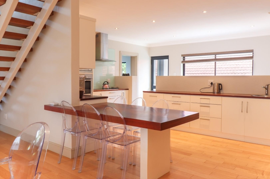 To Let 6 Bedroom Property for Rent in Voelklip Western Cape